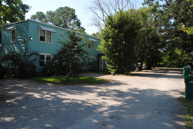 Building Photo - La Marque 6 Unit 201