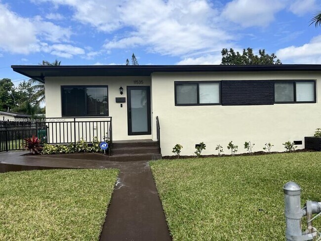 Building Photo - 11535 SW 139th Terrace Rental