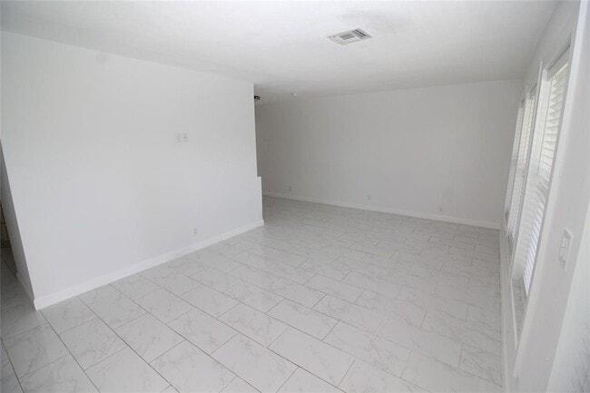 Photo - 160 SW 127th Ave