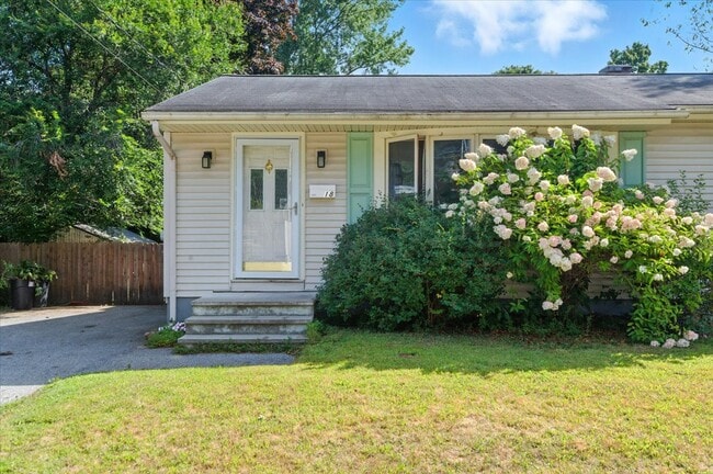 Building Photo - 18 Maplewood Dr Rental