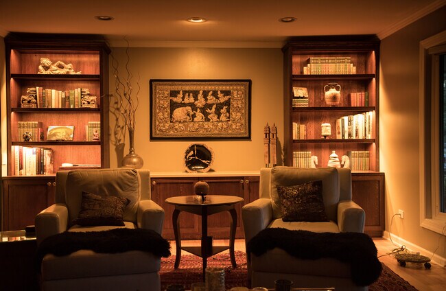 Built in shelfing - 28W461 Juanita Dr