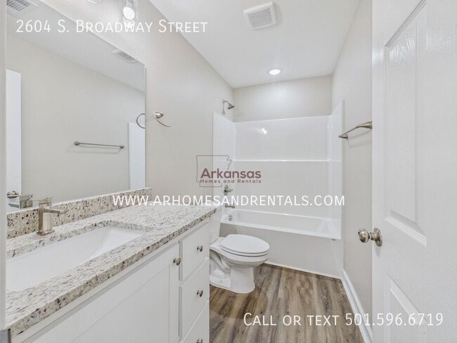 Photo - 2604 Broadway St