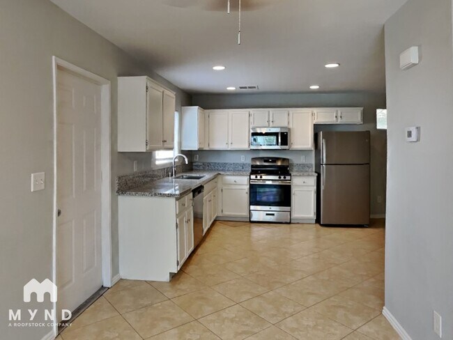 Photo - 2157 Clancy St