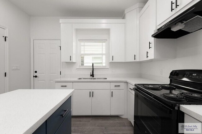 Photo - 405 Lion's Villa Ave