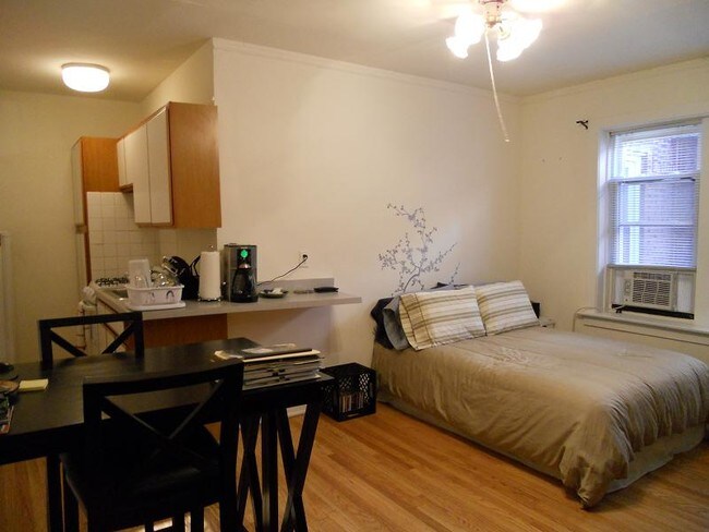 Photo - 656 W Oakdale Ave Unit 1B