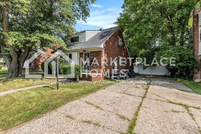 Photo - 19425 Moross Rd