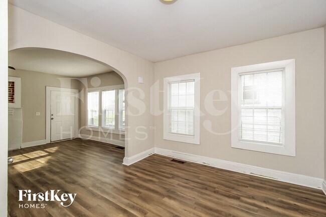 Photo - 1387 Beecher St SW