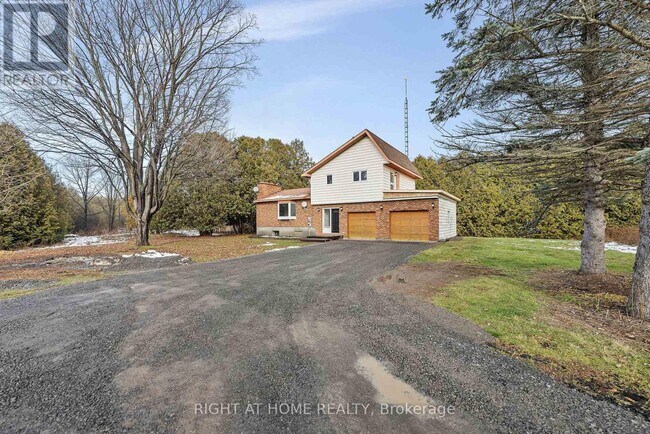 Photo - 1864 Manotick Station Rd