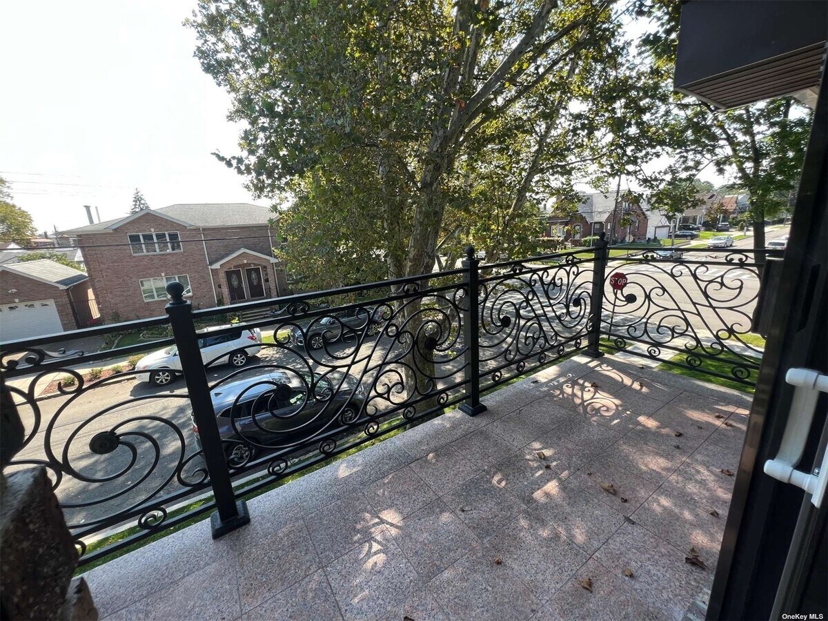 Photo - 20-19 154th St