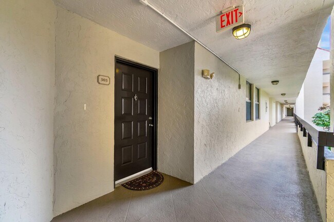 1915 Lavers Cir Unit E-303