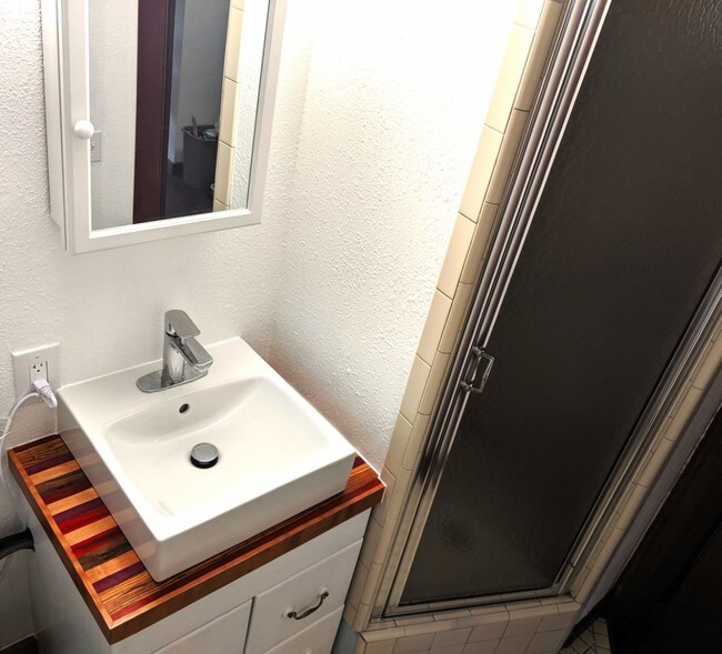 Bathroom - 3903 Meridian Ave N Unit NA