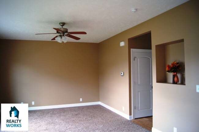Photo - 3 Bedroom Town House in North Lincoln!