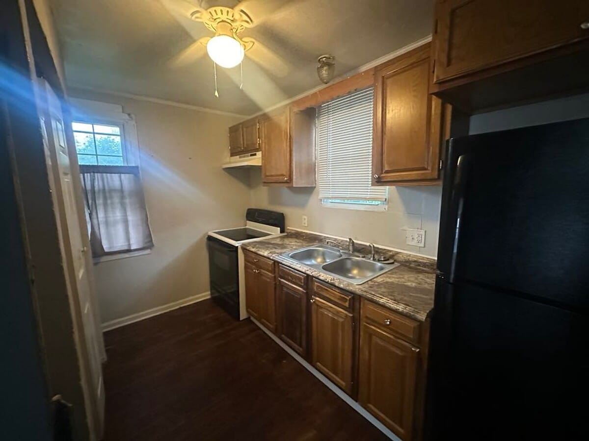 Photo - 1435 Abbott St NW
