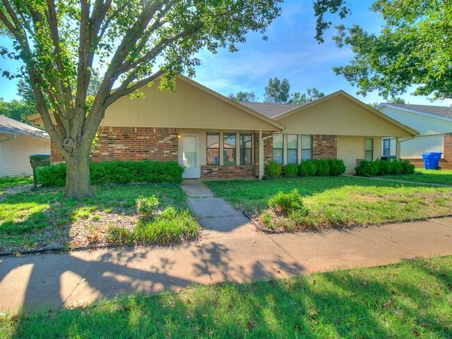 Photo - Adorable duplex in Norman