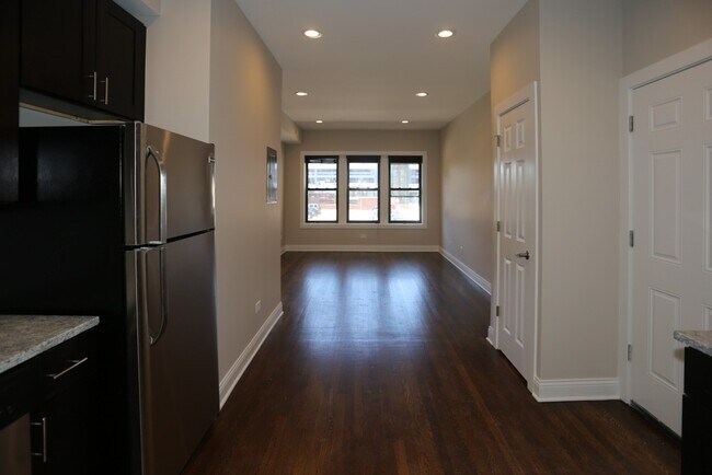 Photo - 527 W Barry Ave Unit #  02N