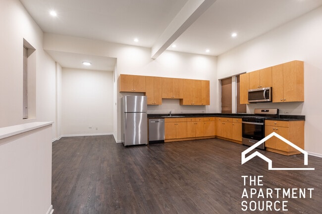 Photo - 1260 N Greenview Ave Unit 1