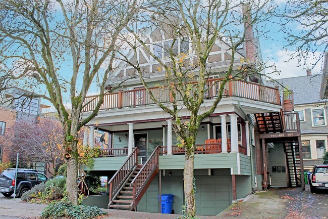 Building Photo - 601 NW 22nd Ave