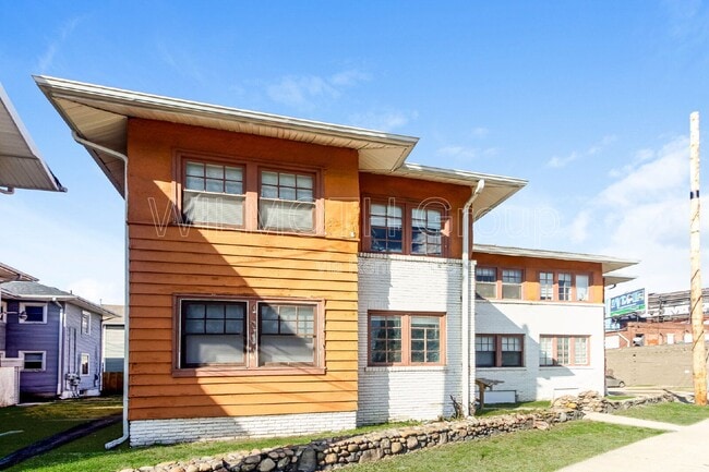 Building Photo - 636 E 37th St Unit Apt 5