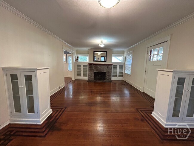 Photo - 631 E 40th St