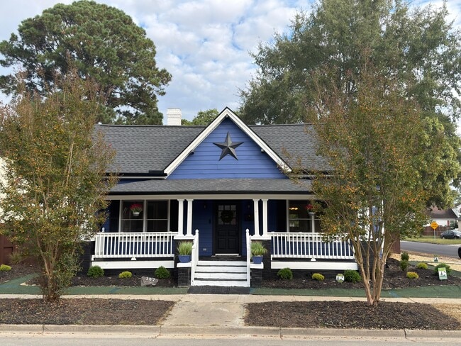 Building Photo - 302 N Sumner St