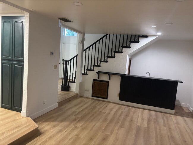 Photo - Beautiful Fair Oaks 4/2!  BIG HOUSE  **See details below for viewings**