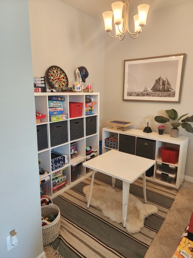 Rincón de sala de estar adicional - 6413 Boxgrove Dr