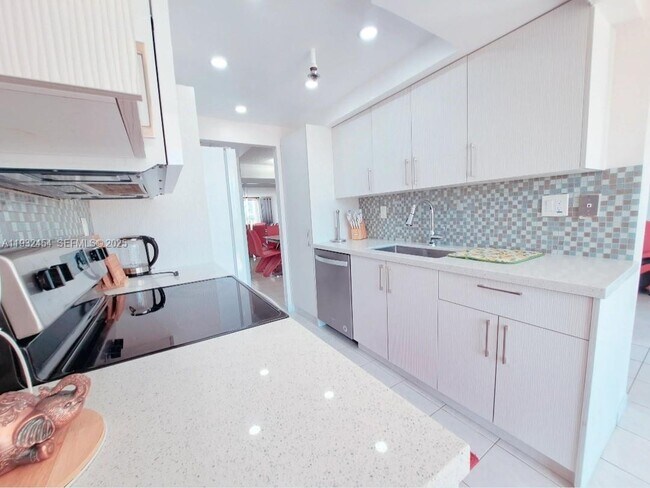 Photo - 210 174th St Unidad 508