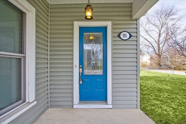Photo - 301 E Columbus St