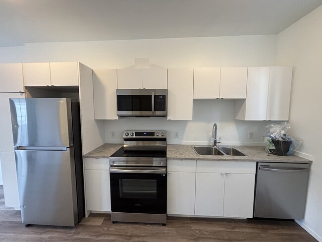 Building Photo - 12034-12041 41 St NW Unit 12034 - G2