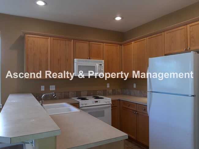 Photo - Tanasbourne Area 3 Bed Fenced Yard 1/2 Block to MAX Attached Garage 1 Small Pet Nego