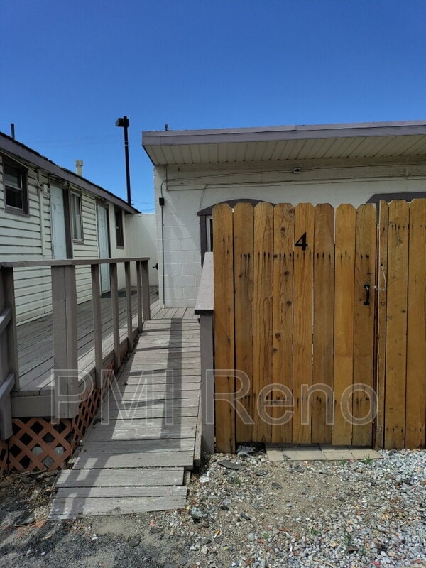 Building Photo - 923 W 2nd St Unit Apt 4D