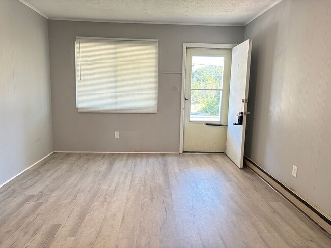 Photo - 511 Everett Ln