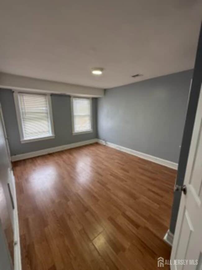 Photo - 72 Charles St