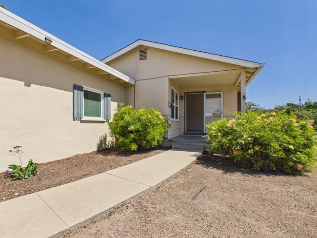 Building Photo - Del Rey Oaks Charmer for Rent