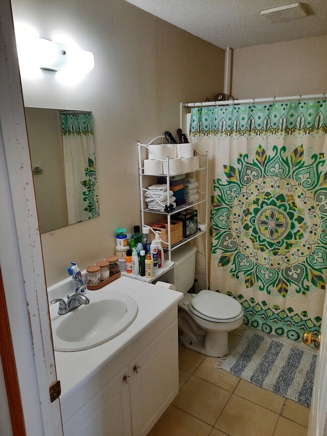 Photo - 228-226 6 Ave