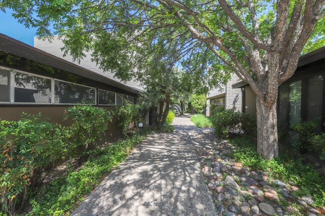 Photo - 5701 E Glenn St