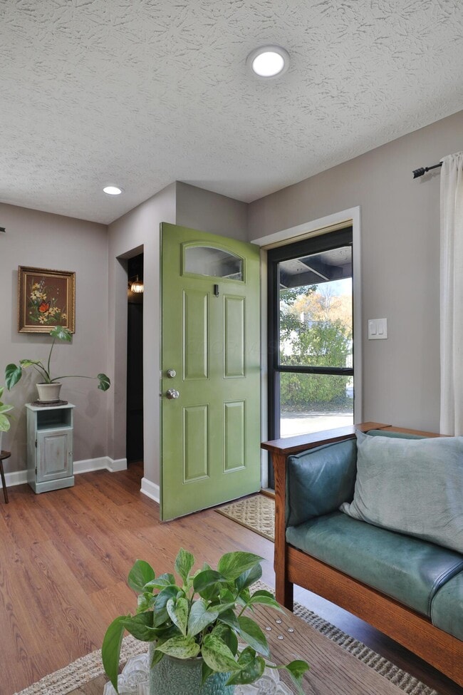 Photo - 925 Blenheim Rd