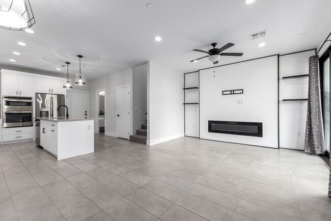 Photo - 164 E Lexington Ave