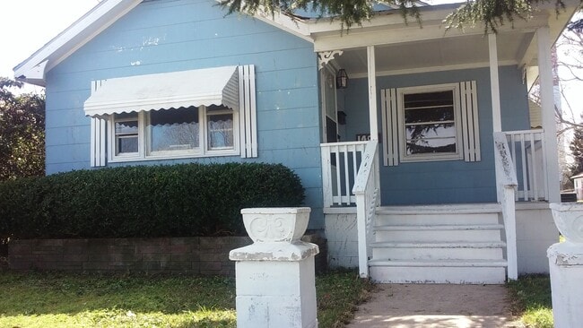 Photo - Promise Land North --  Charming 3 bedroom home in heart of Historic Walking District Downtown Mor...