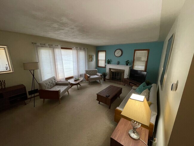 Living Room - 644 3 Mile Rd NE