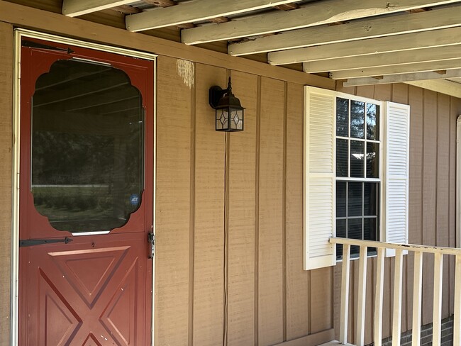 Covered front porch - 2215 Wildcat Creek Rd House