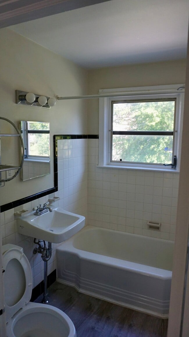200 Hiawatha Ln Unit 1