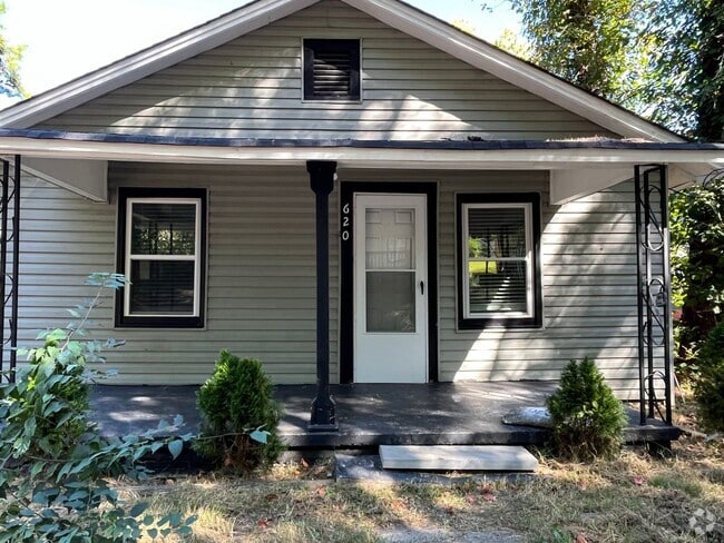 Building Photo - Available to show! Rental