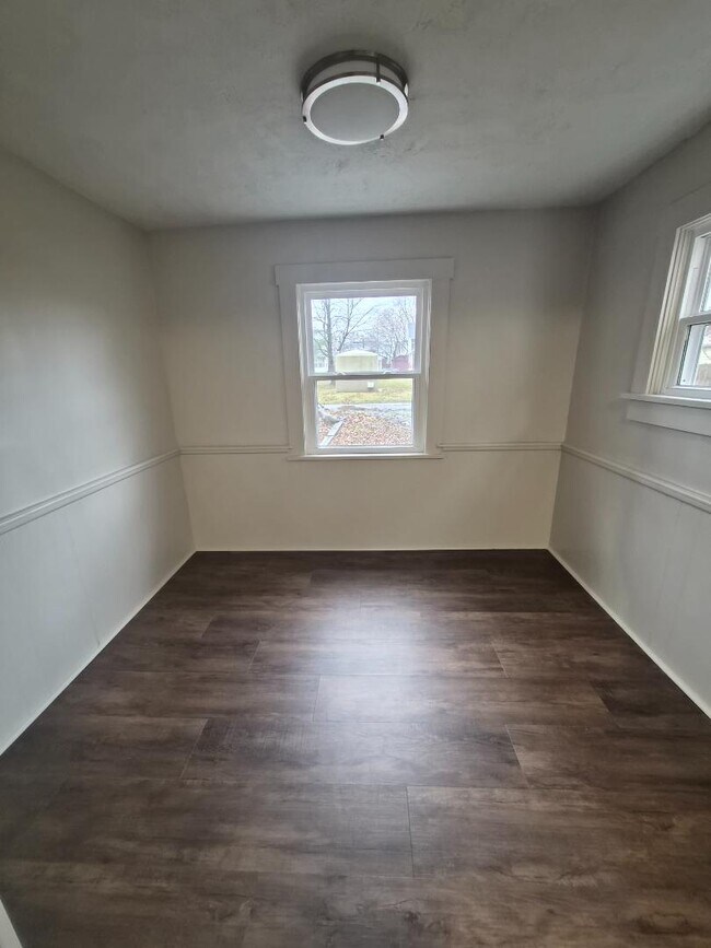 Photo - 323 Bedford Ave NW