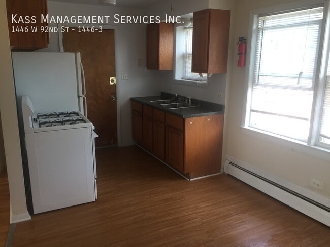 Building Photo - 1446 W 92nd St Unit 1446-3