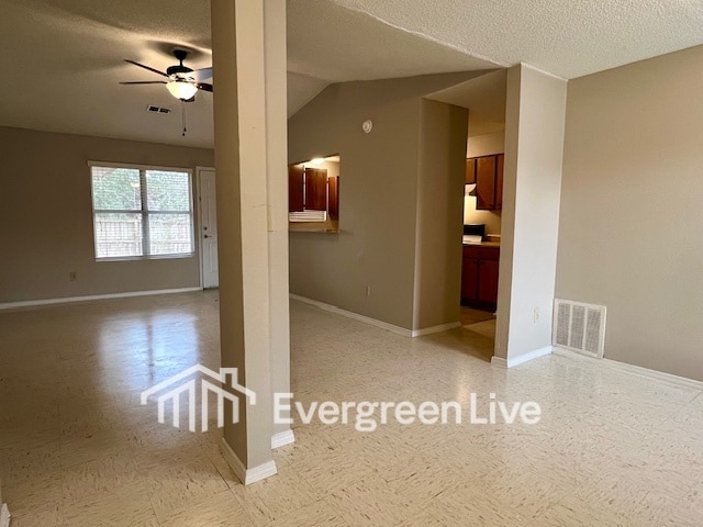 Photo - 107 Jardin Ct