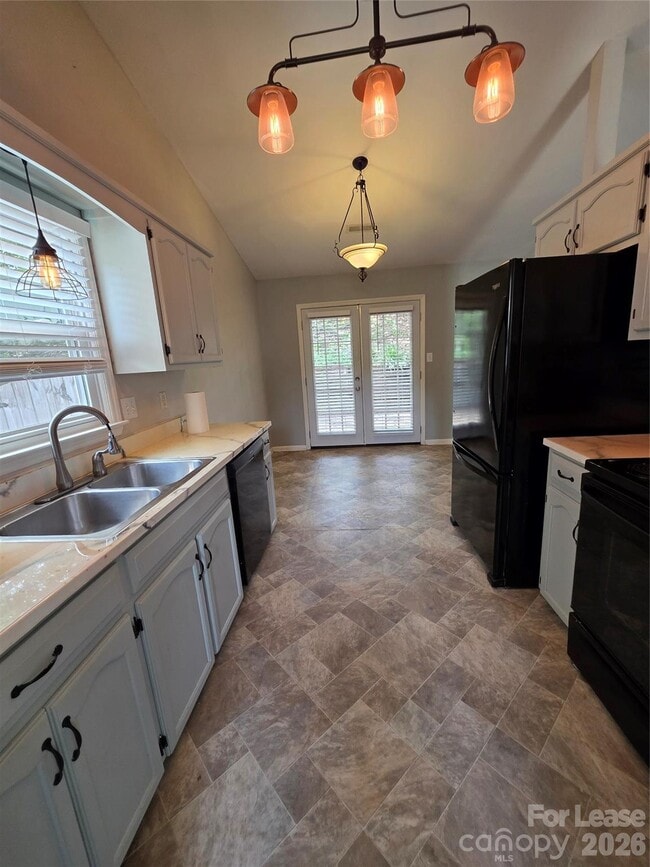 Photo - 221 Auten Cir