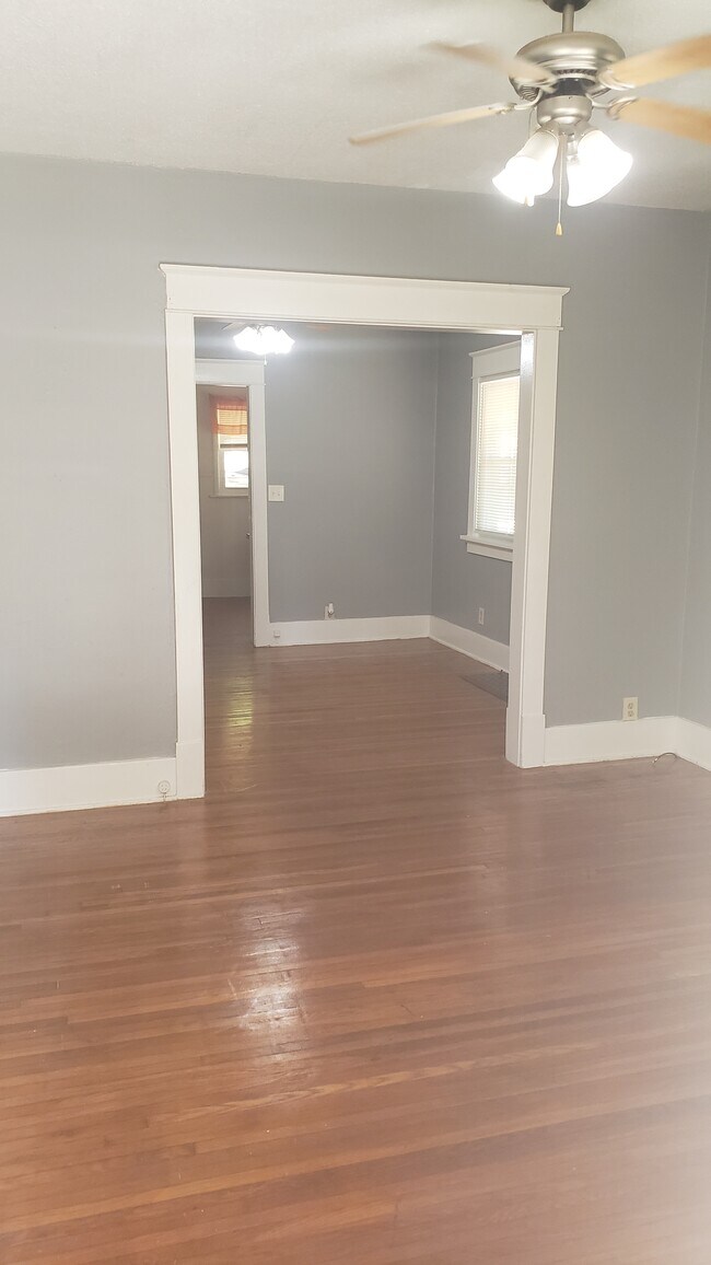 Photo - 2512 Oakwood Ave