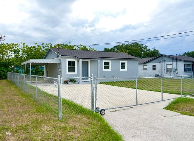 Building Photo - 885 Ruby Ave
