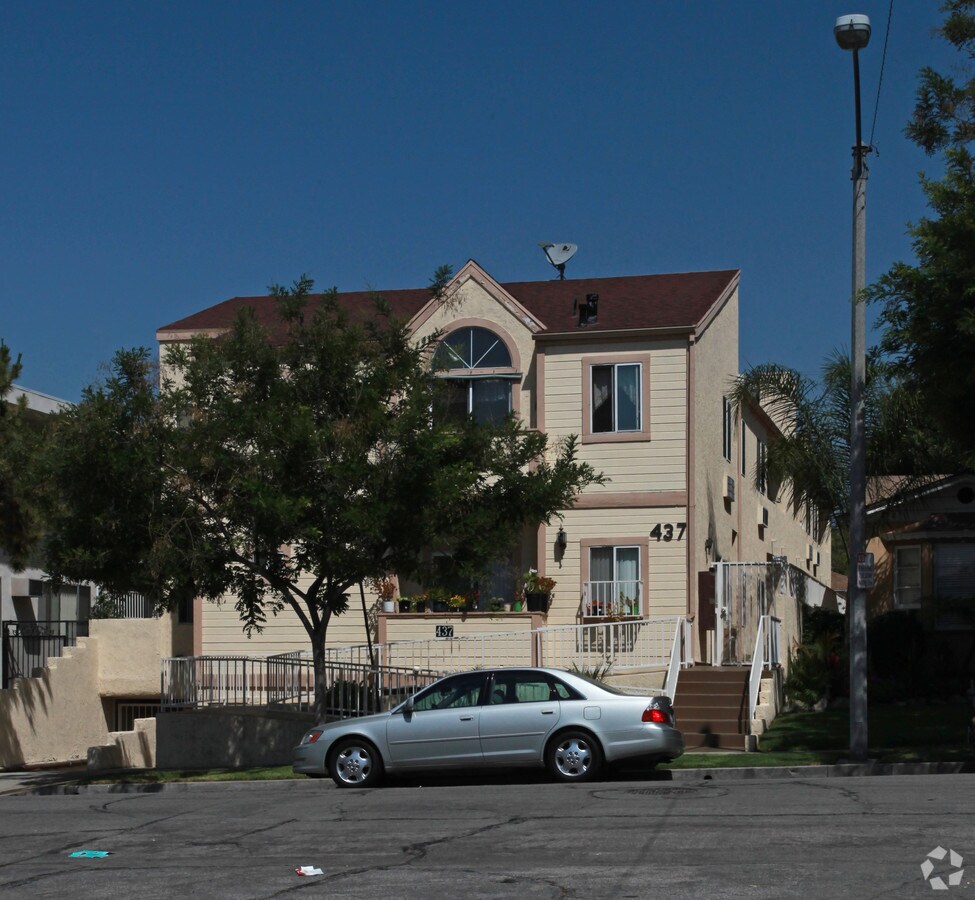 Photo - 437 E Cedar Ave